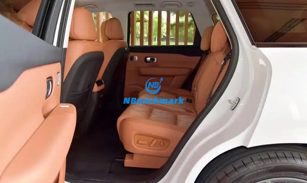 2026 Leapmotor C16, 5-seater with power rear seats, 40/60 split configuration.