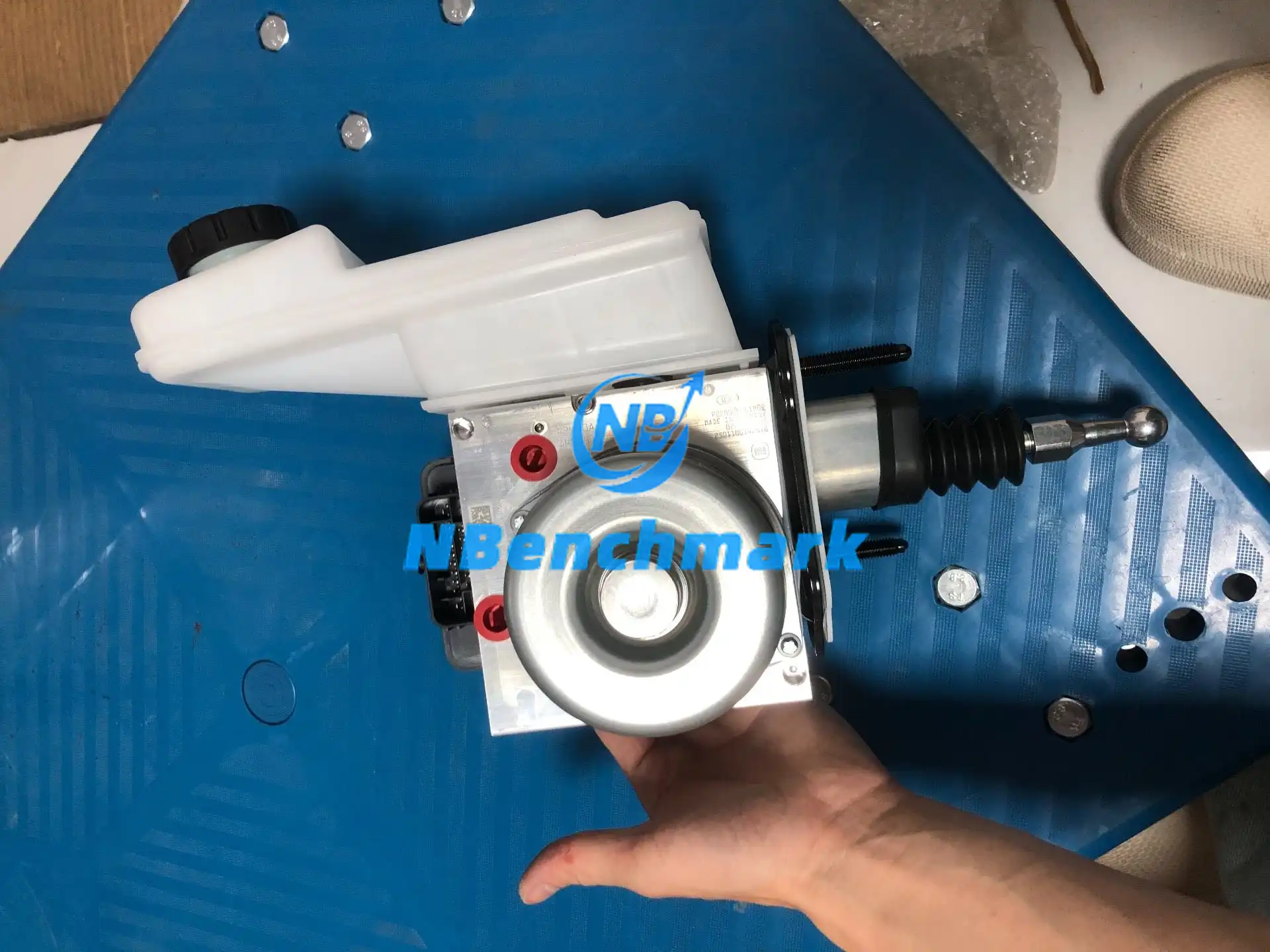 Xiaomi SU7 brake master cylinder and brake pump; Bosch DPB wire-controlled brake pump