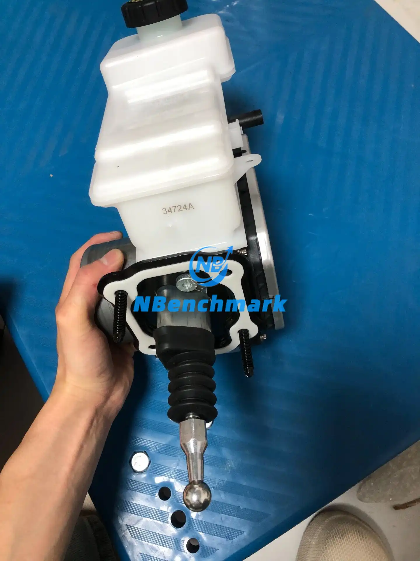 Xiaomi SU7 brake master cylinder and brake pump; Bosch DPB wire-controlled brake pump