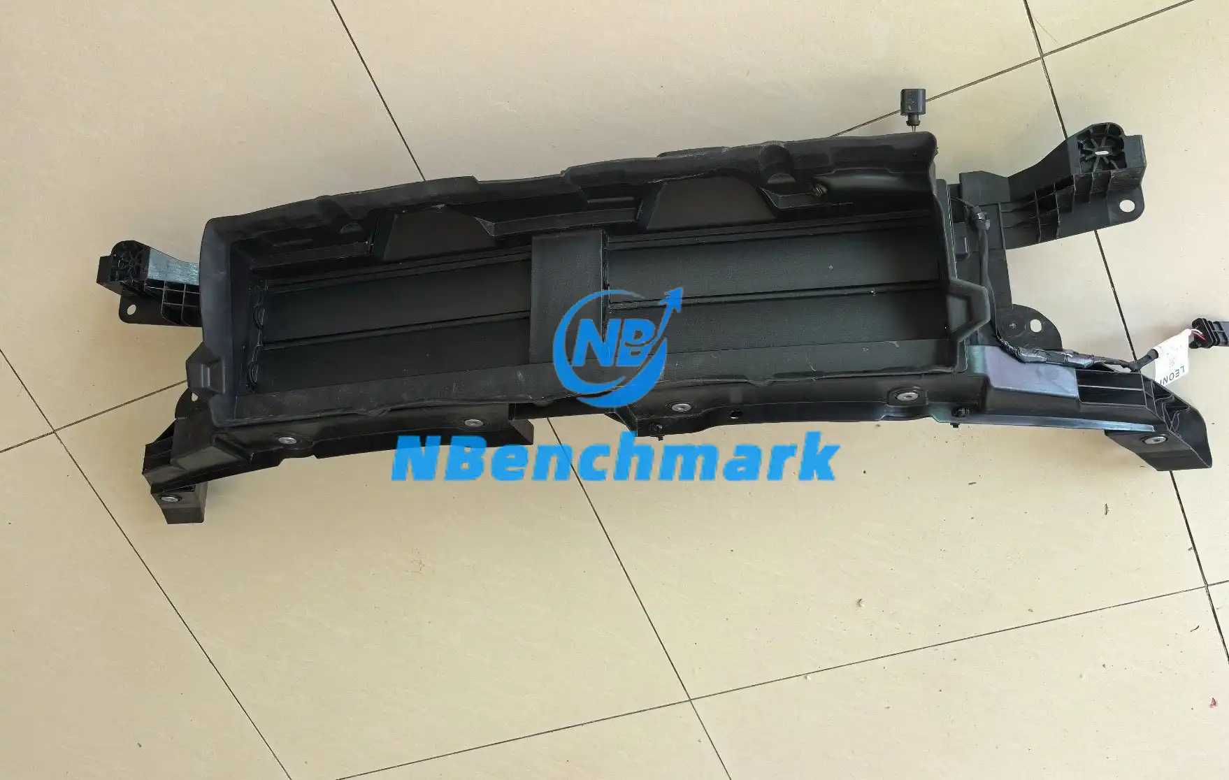 Xiaomi SU7 Ultra venetian blind assembly