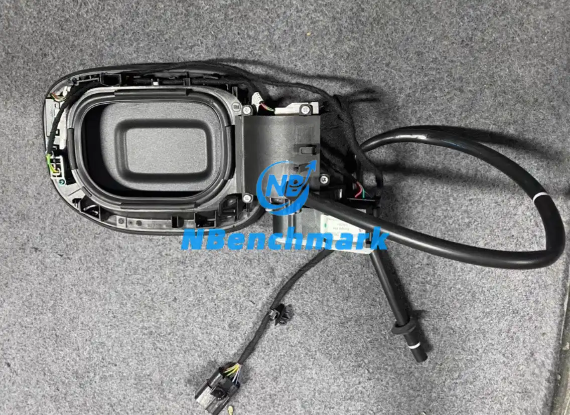 Xiaomi YU7 charging port cover