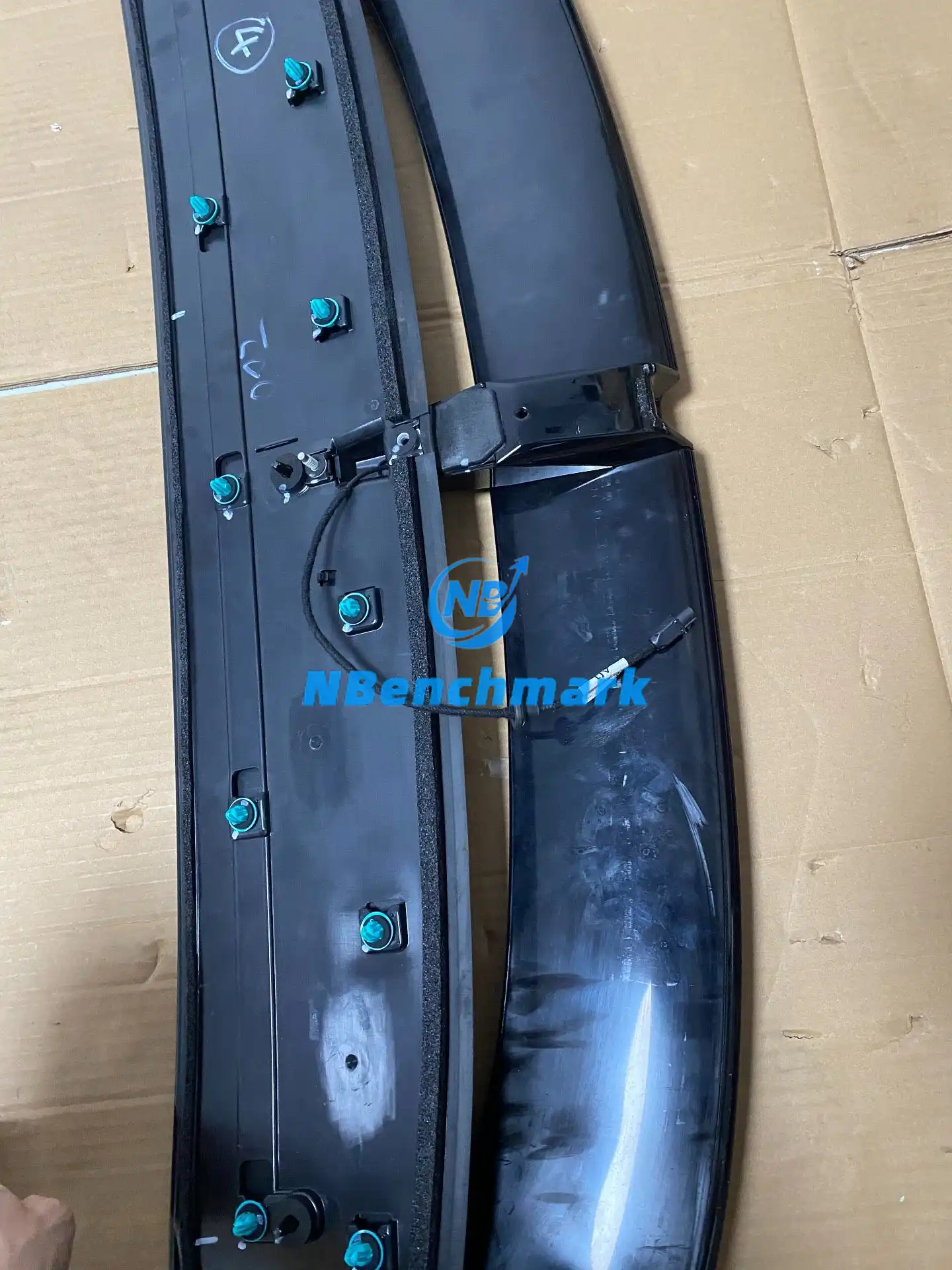 Xiaomi YU7 roof spoiler