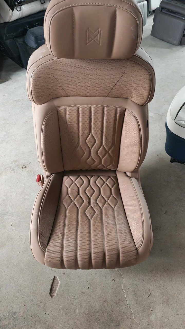Dongfeng Mengshi M817 Driver Seat, OEM, Beige Leather Surface, Power Adjustment