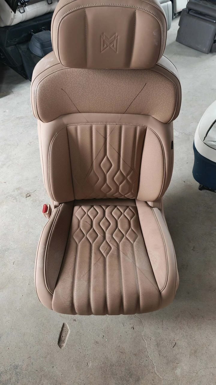 Dongfeng Mengshi M817 Driver Seat, OEM, Beige Leather Surface, Power Adjustment