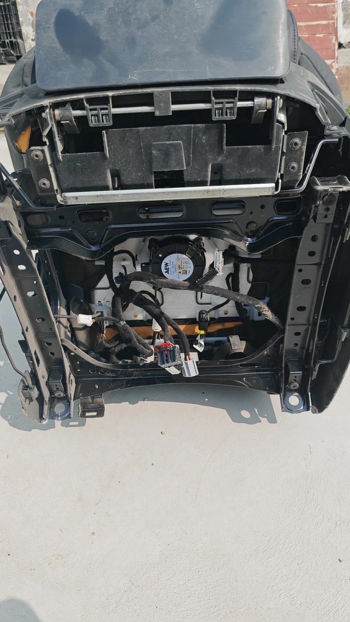 23 Model NIO ES8 Front Seat, OEM, with Electric Headrest, Gray Leather, Power Adjustment