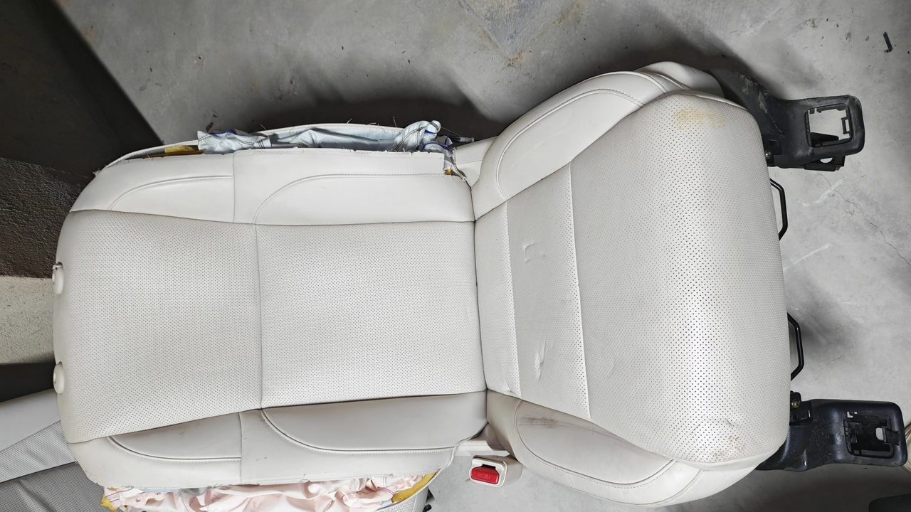 Li Auto L9 Driver Seat, OEM, Beige Leather, with Power Adjustment, Headrest can Adjustment