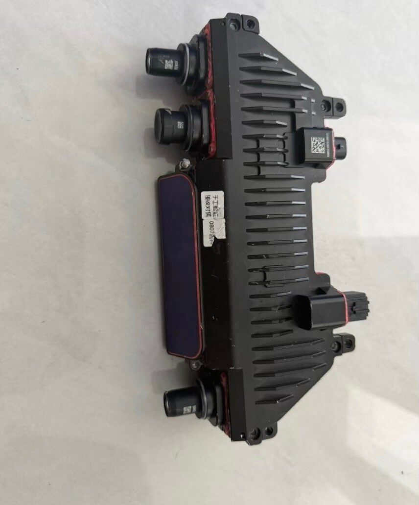 Large 疆 On-Board Laser 目 System, Camera, Laser Light, Front Fusion, Design
