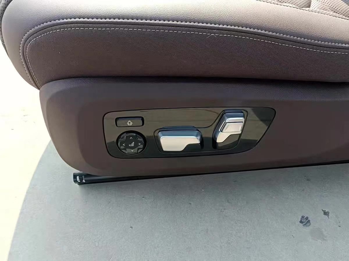 BMW X5, G18 main driver's seat, mocha leather, ventilation and heating, 18-way adjustment, lumbar support