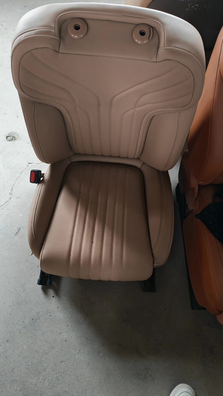 Galaxy M9 Driver Seat, Power Adjustment Button, Leather Surface, OEM