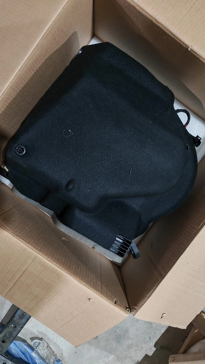 Zhiji L7 air conditioner box, brand new, with protective foam