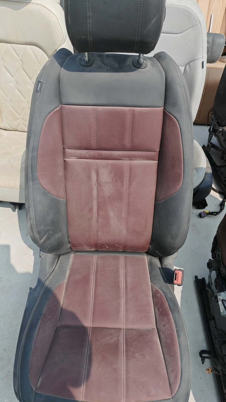 Land Rover Range Rover Extreme Light OEM Seat, Passenger with Heating, Power Adjustment, Leather Surface Complete
