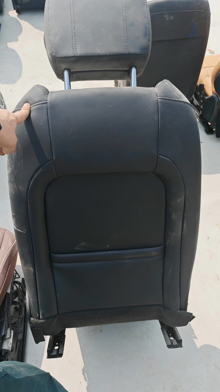 Land Rover Range Rover Extreme Light OEM Seat, Passenger with Heating, Power Adjustment, Leather Surface Complete