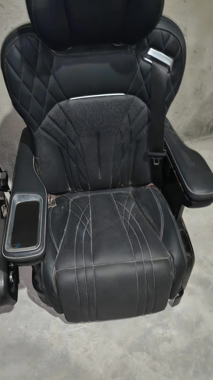 Yizhen L380 OEM middle row seats, dismantled car parts, complete leather cover