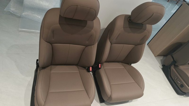 Li Auto i6 Front Seat, Driver & Passenger, Leather Surface Clean