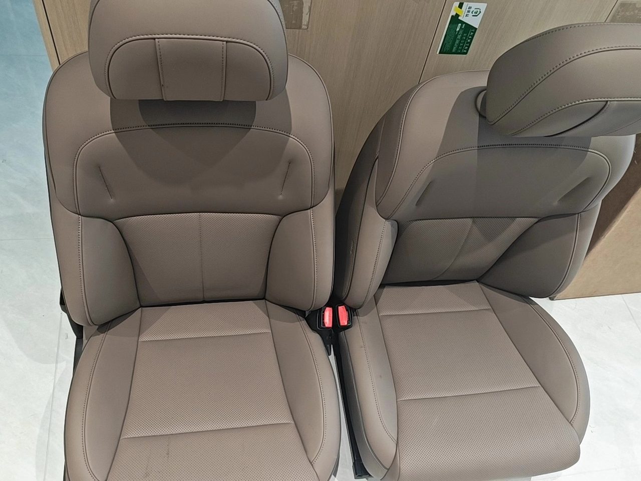 Li Auto i6 Front Seat, Driver & Passenger, Leather Surface Clean