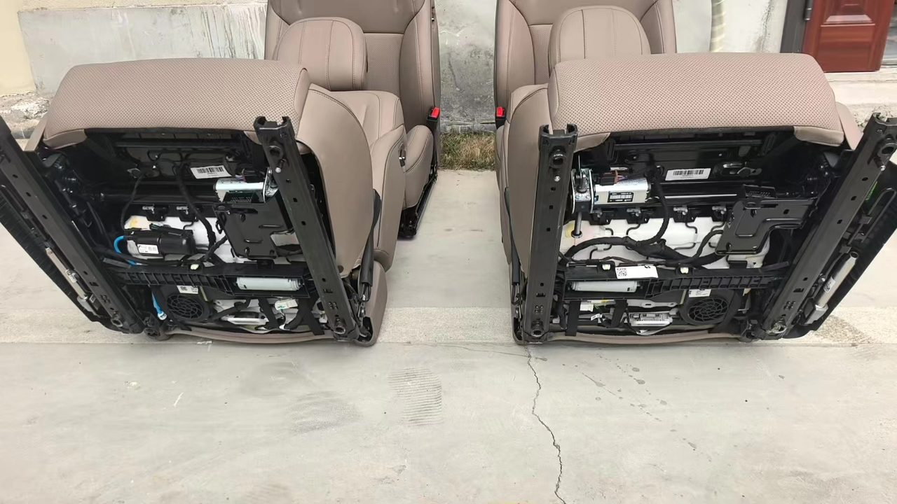 Li Auto i6 Front Seat, Driver & Passenger, Leather Surface Clean