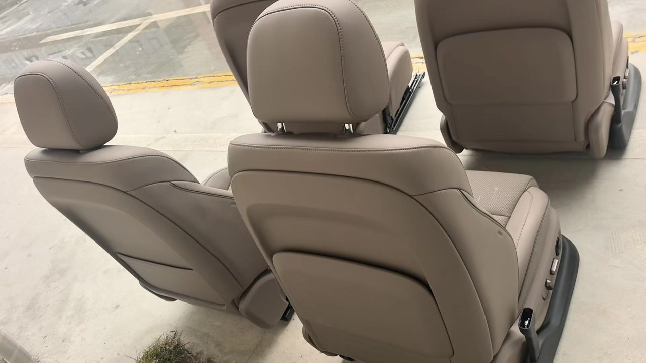 Li Auto i6 Front Seat, Driver & Passenger, Leather Surface Clean