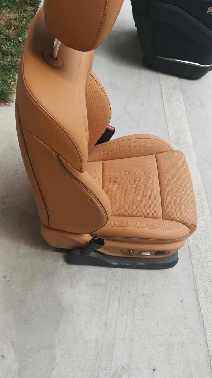 Ideal i8OEM seat, both main and co-pilot, brown leather, with electric adjustment, heating