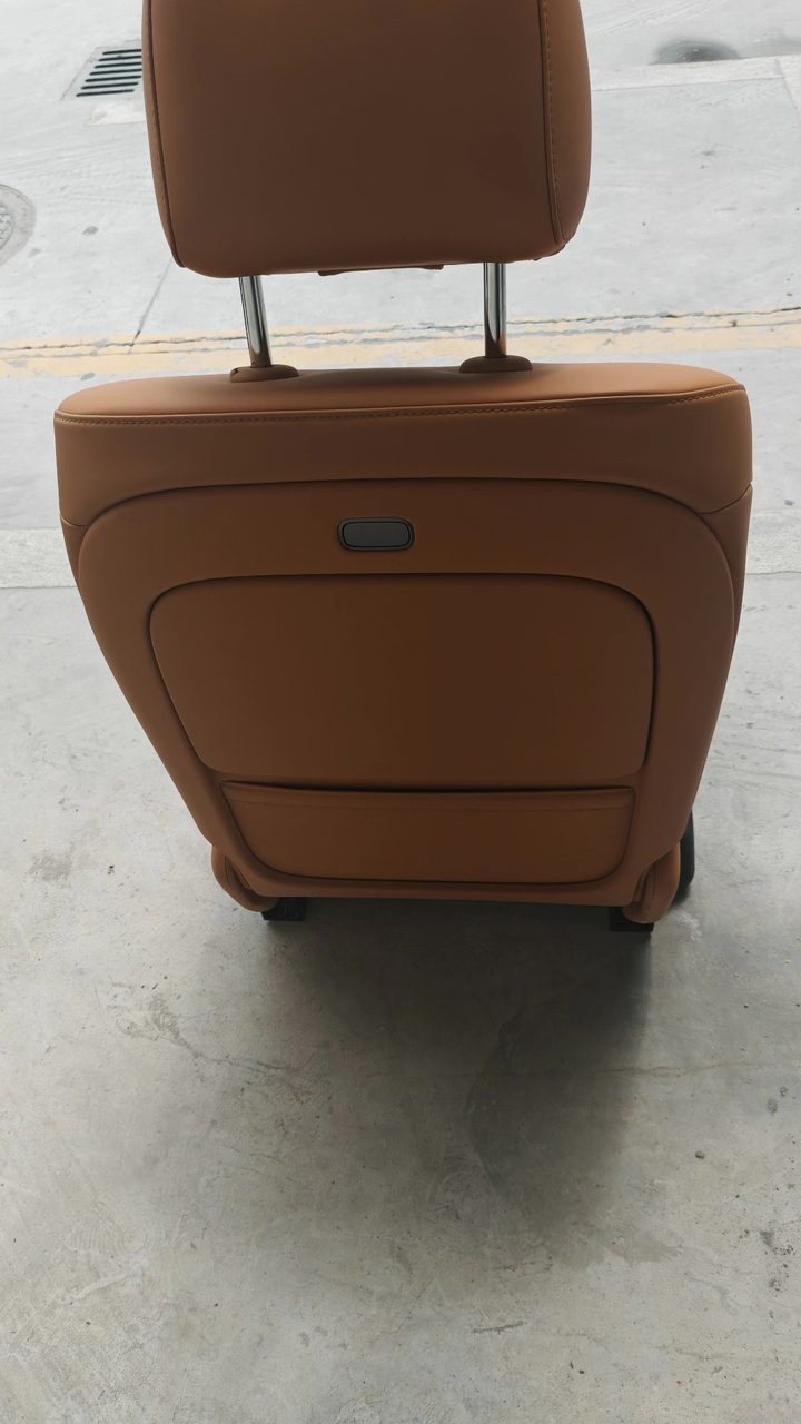 Ideal i8OEM seat, both main and co-pilot, brown leather, with electric adjustment, heating
