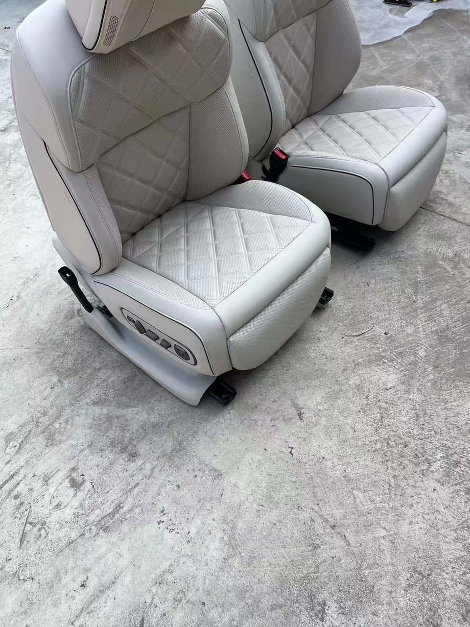 Li Auto L8, livis, Front Seat
