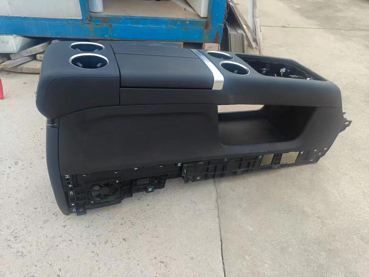 Li Auto L9 Armrest Box, with Refrigerator