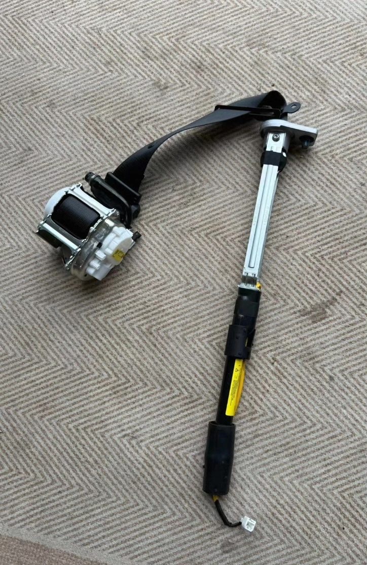Li Auto L9, Livis, Middle Row Seat Belt