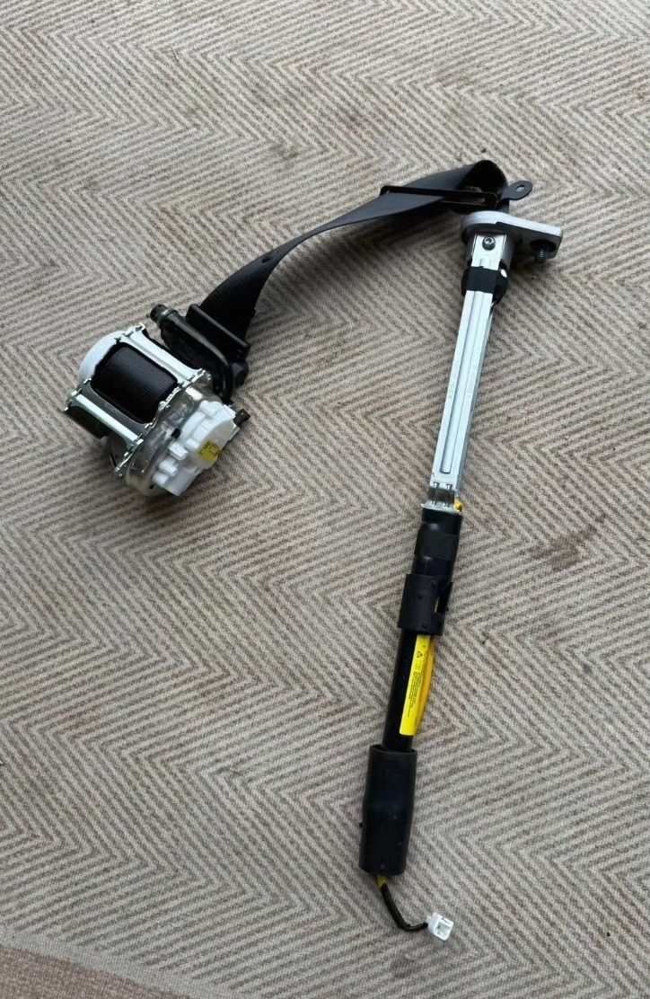 Li Auto L9, Livis, Middle Row Seat Belt