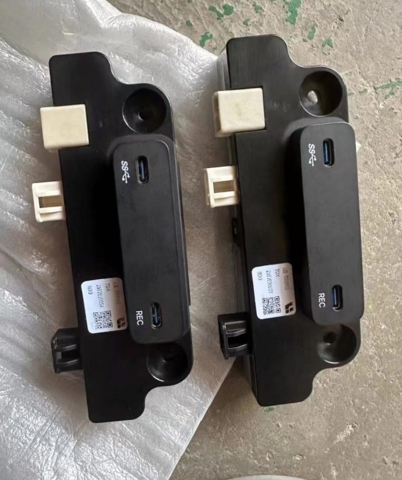 Ideal L9livis, USB charging port