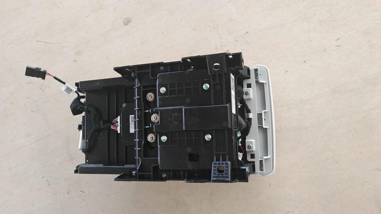 26 Model Li Auto MEGA On-Board Refrigerator, Control Cooling System Intact