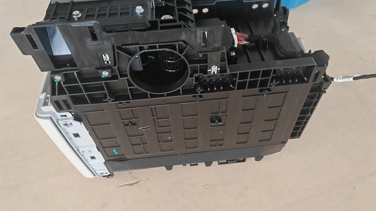 26 Model Li Auto MEGA On-Board Refrigerator, Control Cooling System Intact