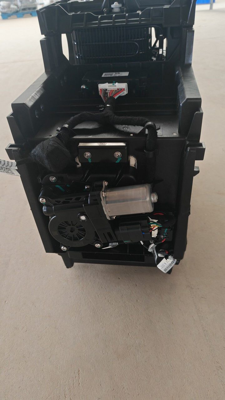 26 Model Li Auto MEGA On-Board Refrigerator, Control Cooling System Intact
