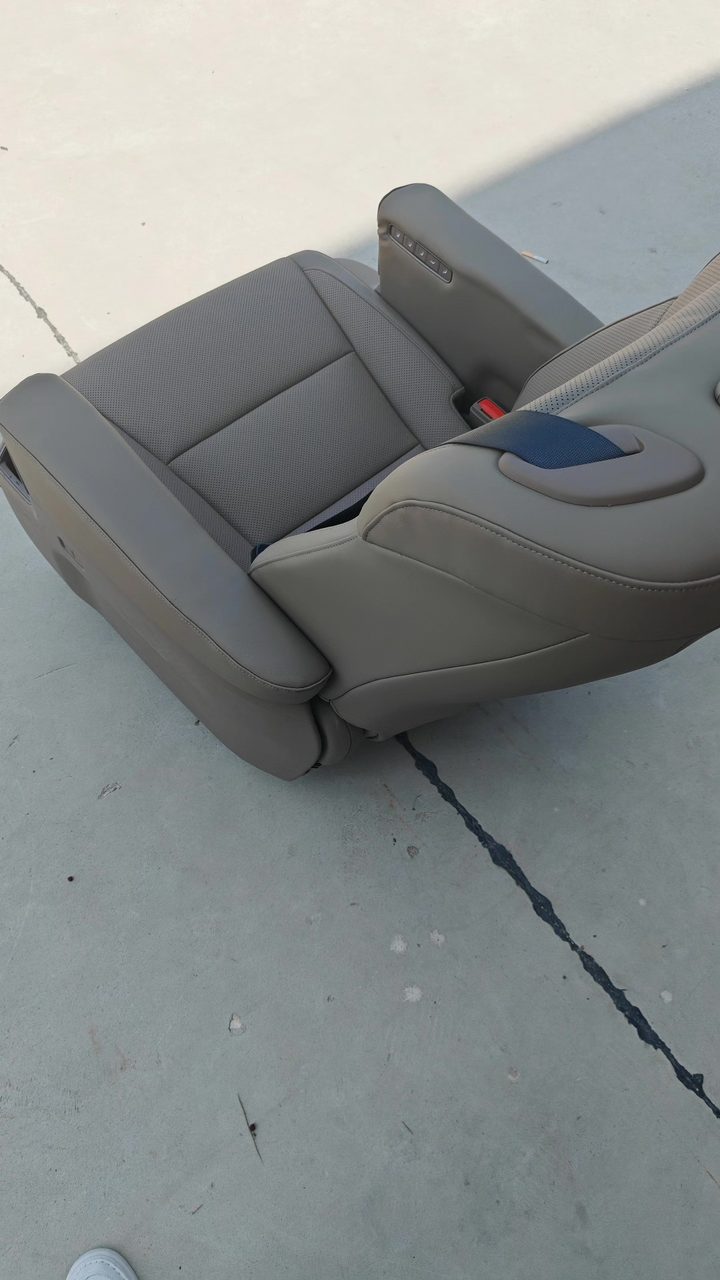 Li Auto, mega, home, Middle Row Seat, OEM, Brown Leather Surface