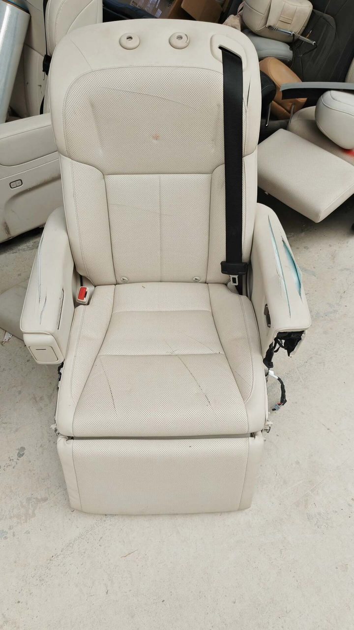 Li Auto MEGAHome Version Middle Row Seat, OEM, m White Leather Surface