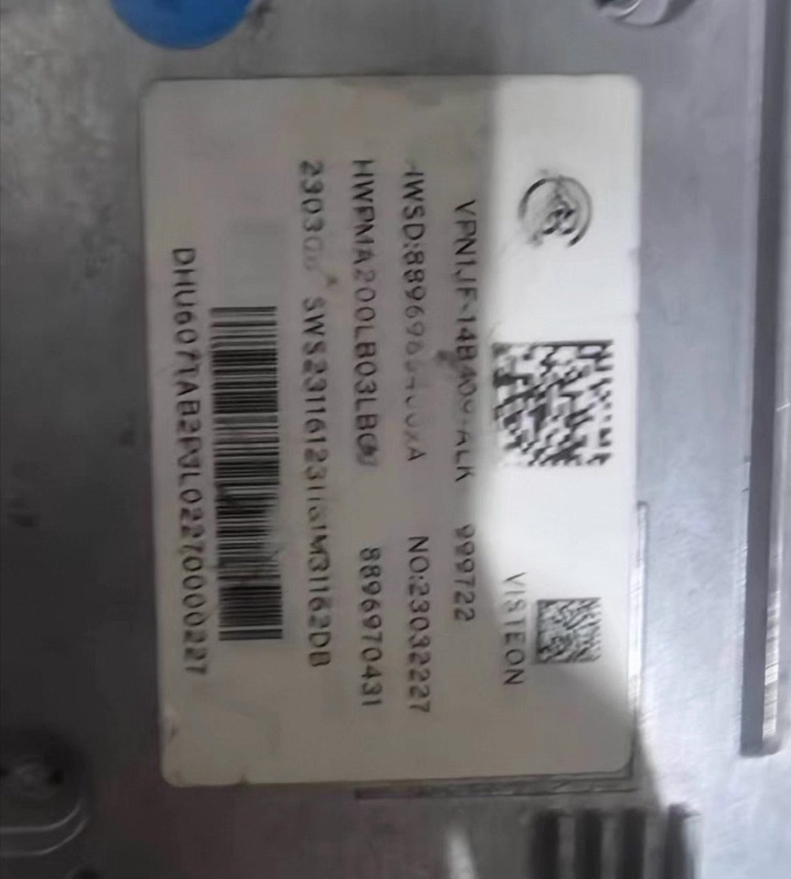 Lotus OEM entertainment host with cooling fan and full interface