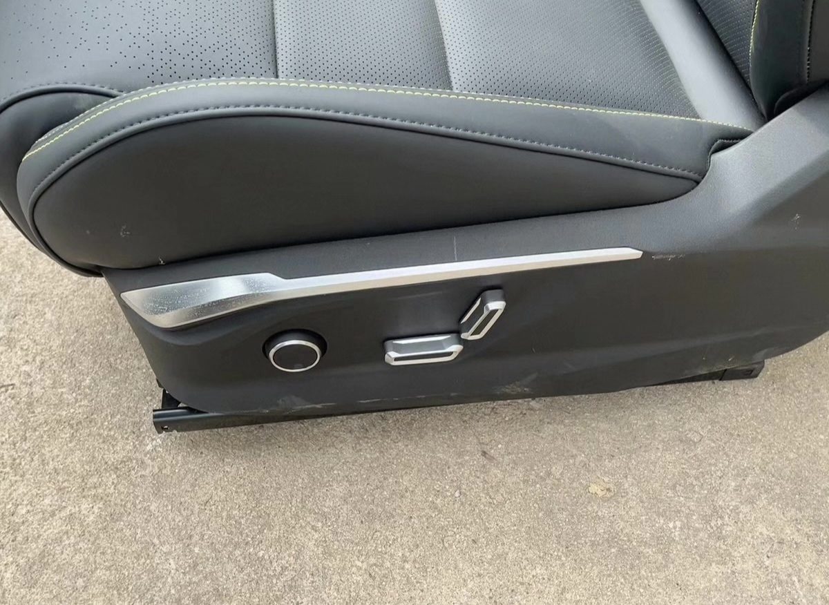 Lynk & Co 06 Driver & Passenger Seat, New Model 25 Model, Black Leather, with Ventilation Heating