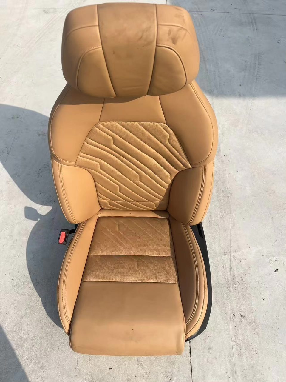 Lynk & Co 09 Driver & Passenger Seat, OEM Leather, Power Adjustment, with Ventilation Heating