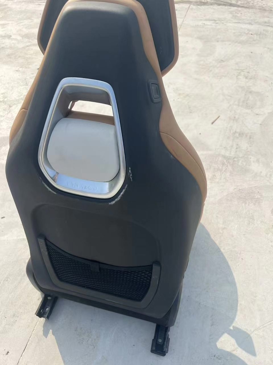 Lynk & Co 09 Driver & Passenger Seat, OEM Leather, Power Adjustment, with Ventilation Heating