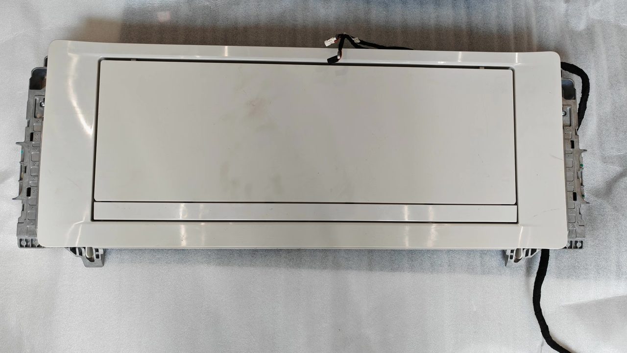 Lynk & Co 900 Front Rear Entertainment Screen, OEM