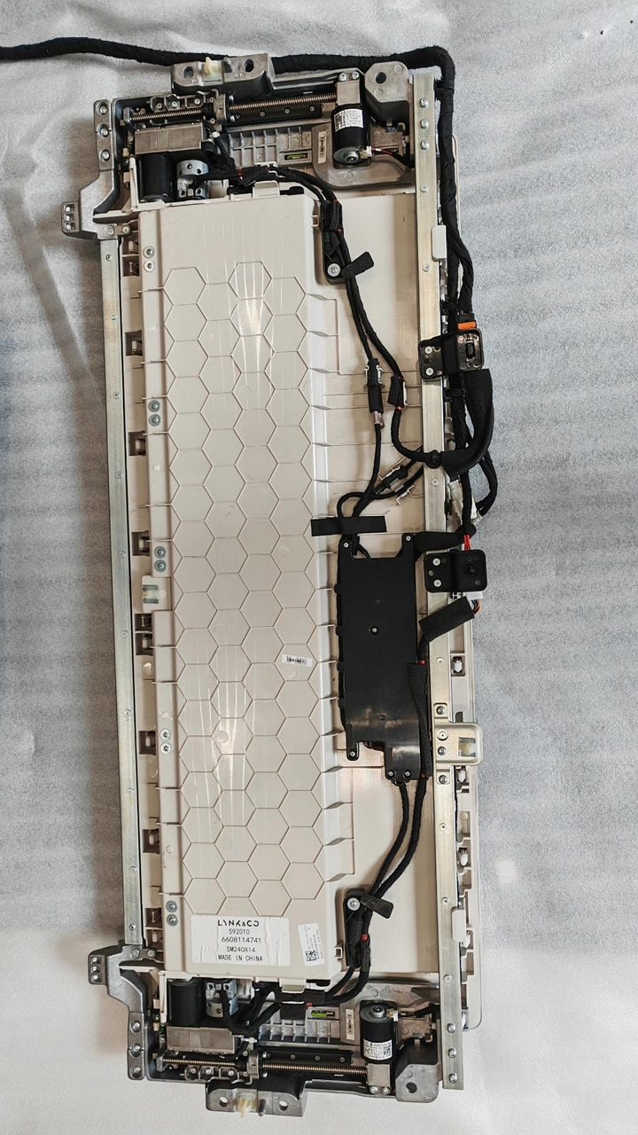 Lynk & Co 900 Front Rear Entertainment Screen, OEM