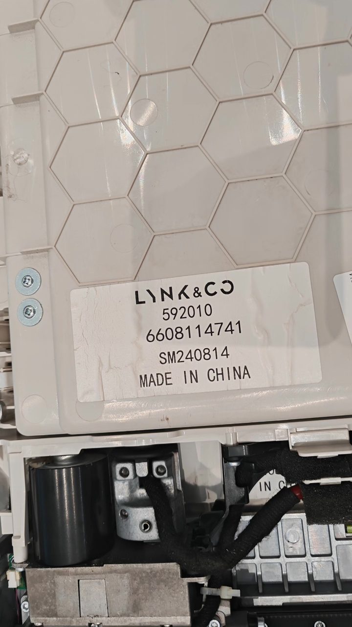 Lynk & Co 900 Front Rear Entertainment Screen, OEM