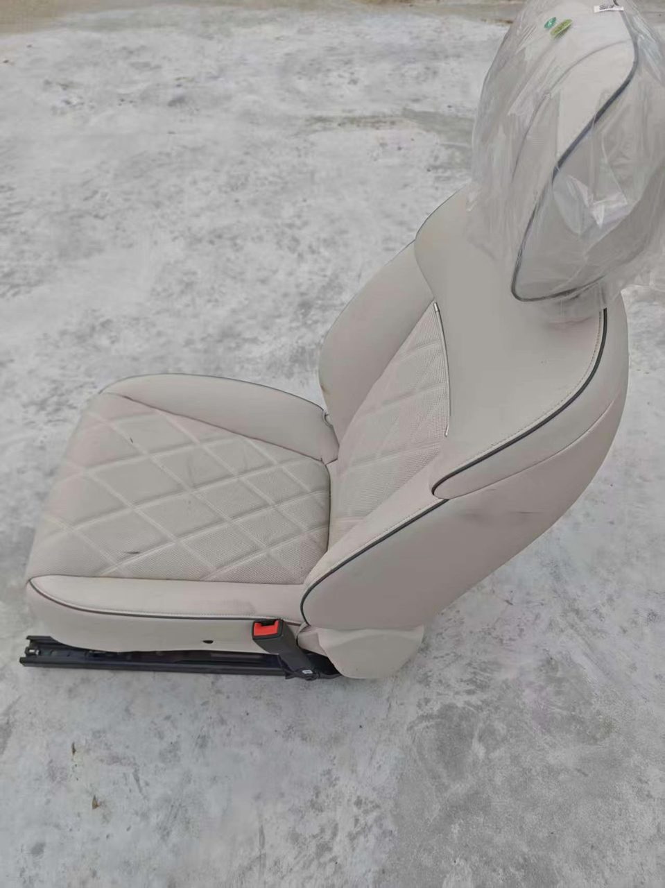 World S9 passenger seat, beige leather, original car disassembly, with electric legrest, headrest sound, ventilation and heating, electric adjustment