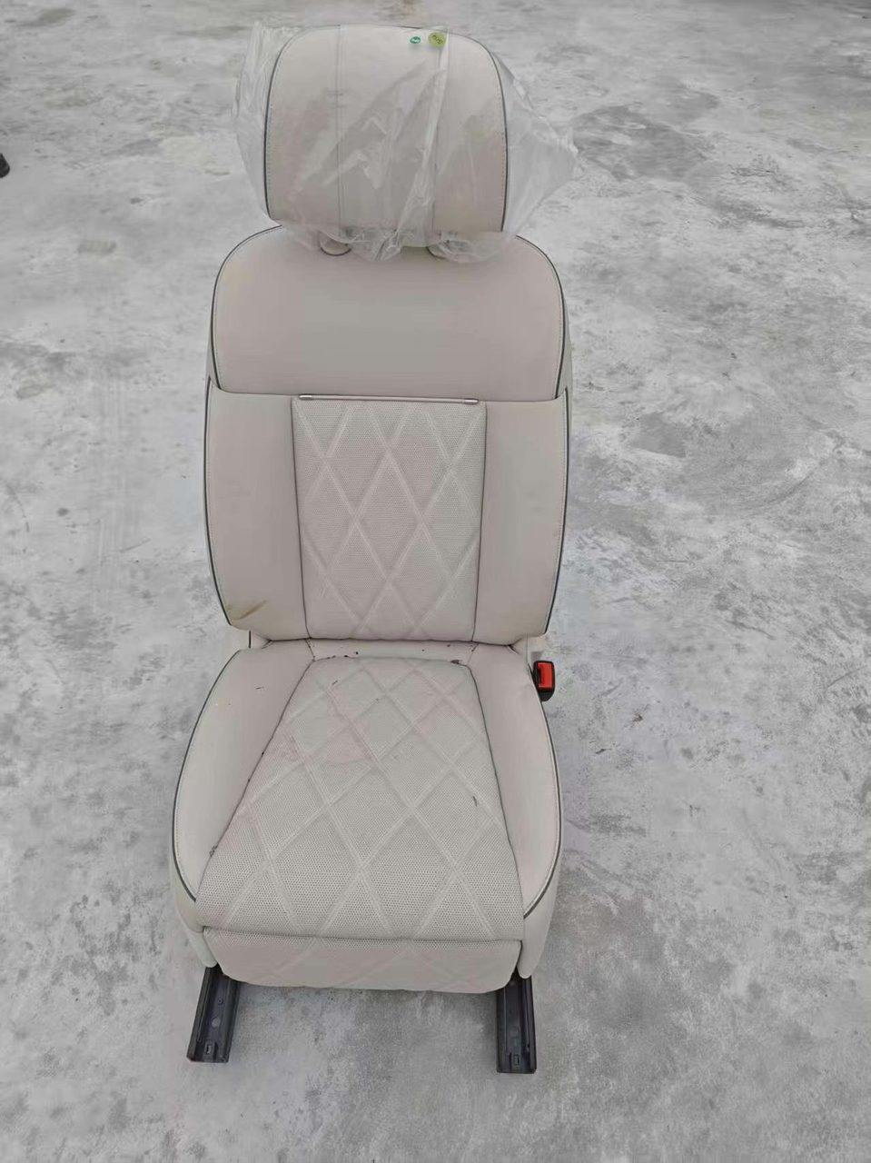 World S9 passenger seat, beige leather, original car disassembly, with electric legrest, headrest sound, ventilation and heating, electric adjustment