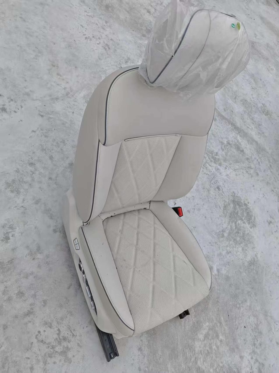 World S9 passenger seat, beige leather, original car disassembly, with electric legrest, headrest sound, ventilation and heating, electric adjustment