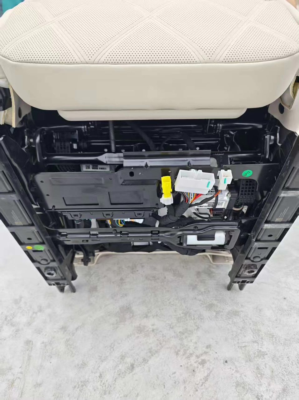 World S9 passenger seat, beige leather, original car disassembly, with electric legrest, headrest sound, ventilation and heating, electric adjustment