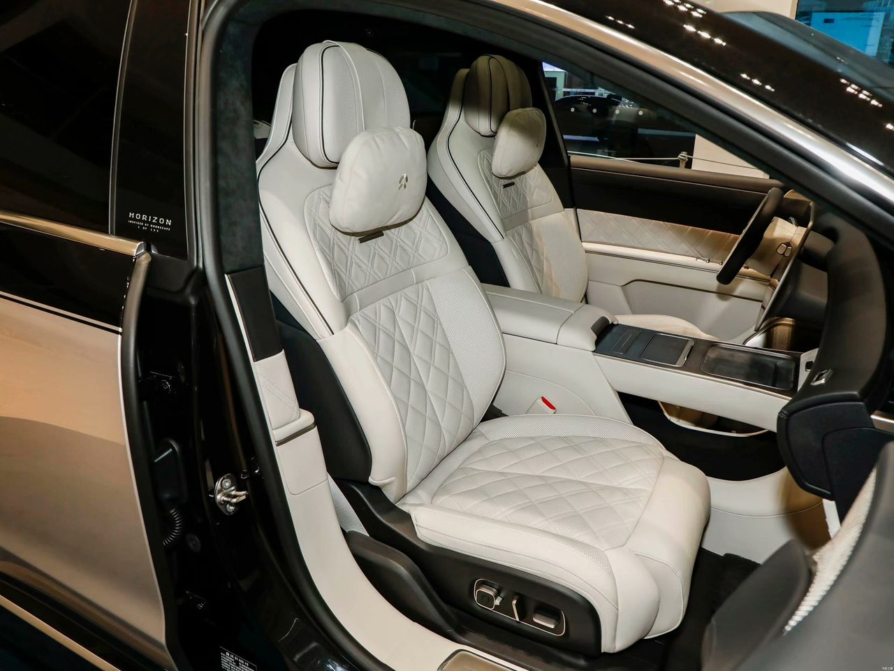 NiO ET9 front seats, both left and right, OEM