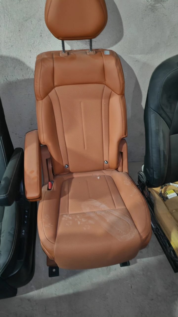 Polestone 01 Medium Row Seats, Brown Leather Surface with Armrests, OEM