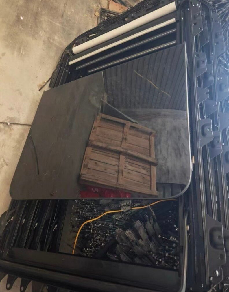 Xiangjie G9 sunroof glass assembly