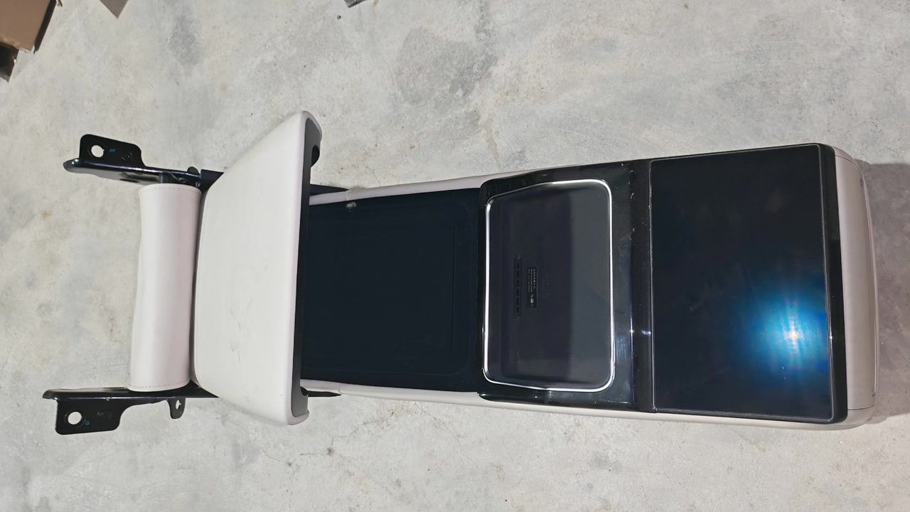 Xiangjie S9 rear armrest box, OEM, off-white leather, with water cup holder
