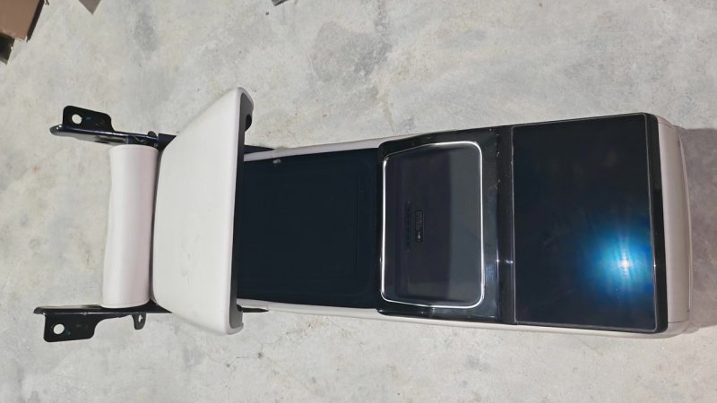 Xiangjie S9 rear armrest box, OEM, off-white leather, with water cup holder