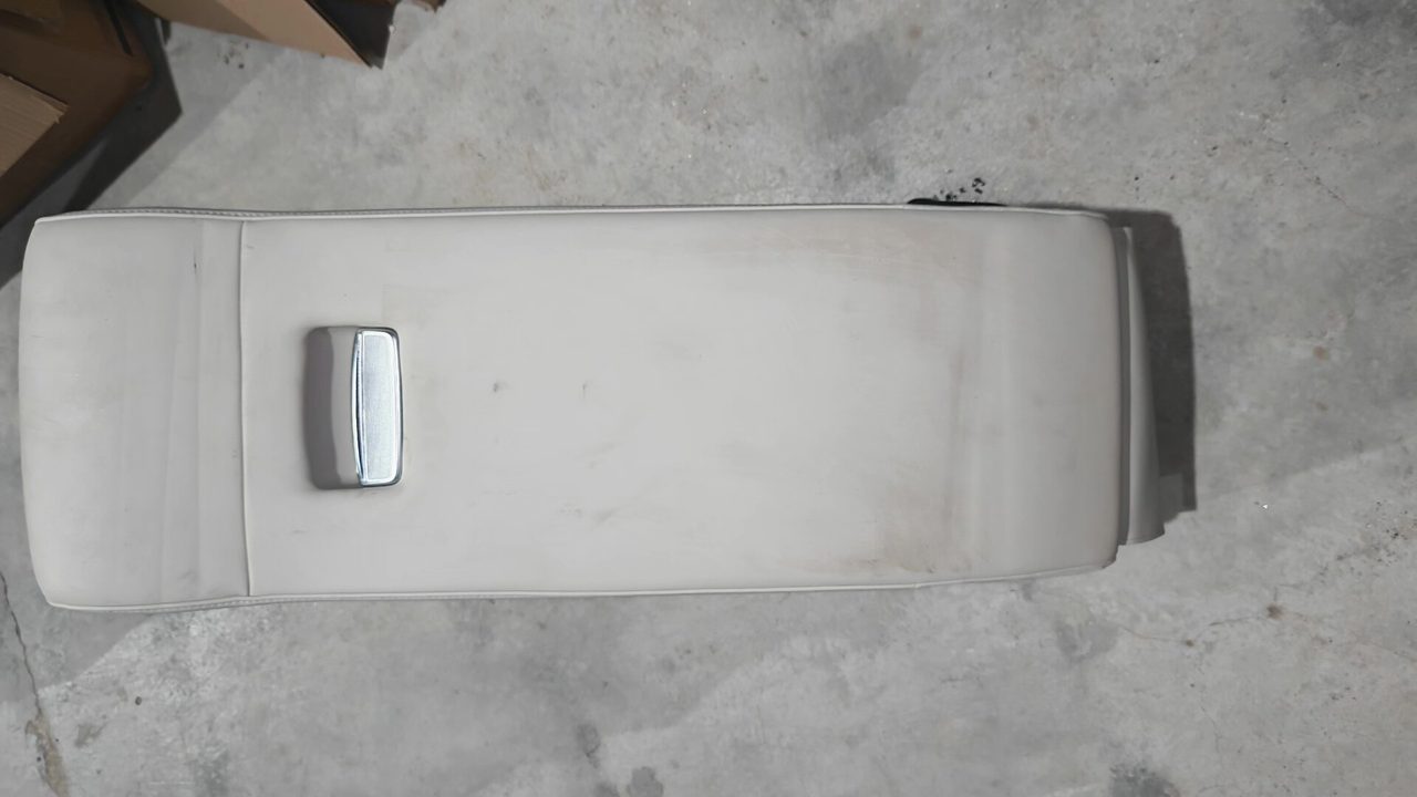 Xiangjie S9 rear armrest box, OEM, off-white leather, with water cup holder